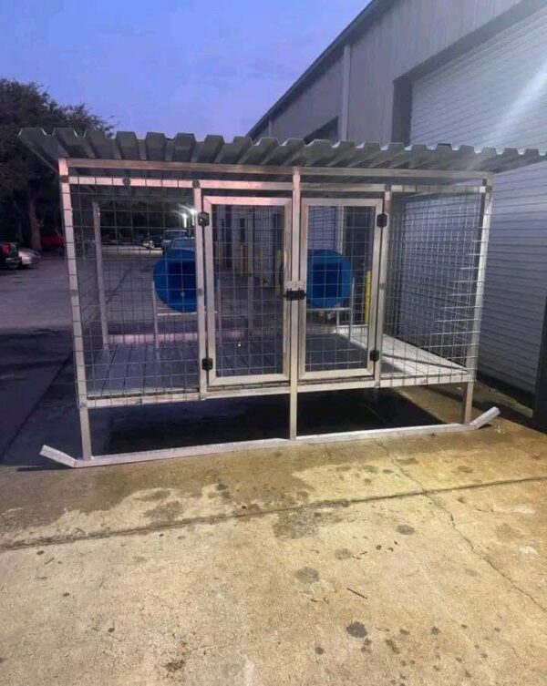Small 2-Bay Aluminum Dog Kennel with Barrel Dog Houses