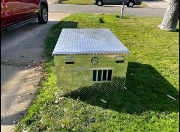 Owens 3-Hole Dog Box with Top Storage and Side Vents - Image 6