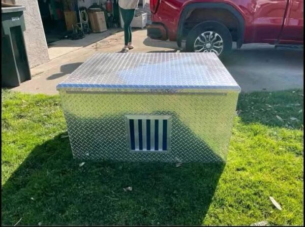 Owens 3-Hole Dog Box with Top Storage and Side Vents - Image 4