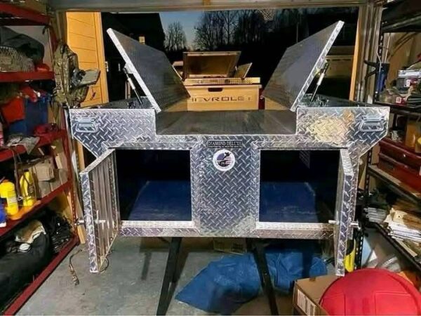 Y-Y Style Diamond Deluxe Dog Box with Top Storage for Full-Size Truck - Image 3