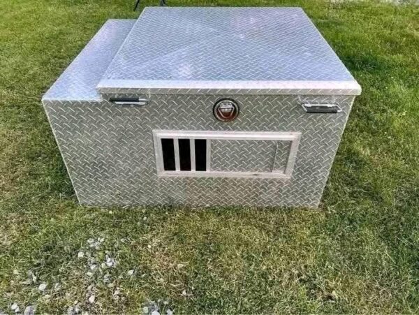 Owens 2-Hole Small Dog Box with Bottom Storage & Side Vents for Mid-Size Trucks - Image 3