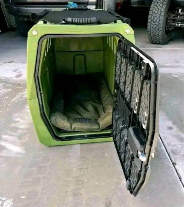 Gunner G1 Intermediate Kennel dog crate, in excellent condition - Image 2